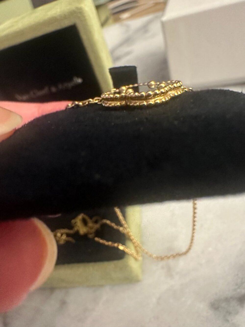 Van Cleef & Arpels Vintage Alhambra Necklace in Onyx and Yellow Gold - Picture 4 of 13